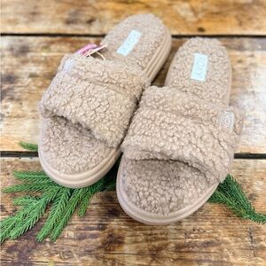 Roxy Beige Fuzzy Slide Slippers NWT